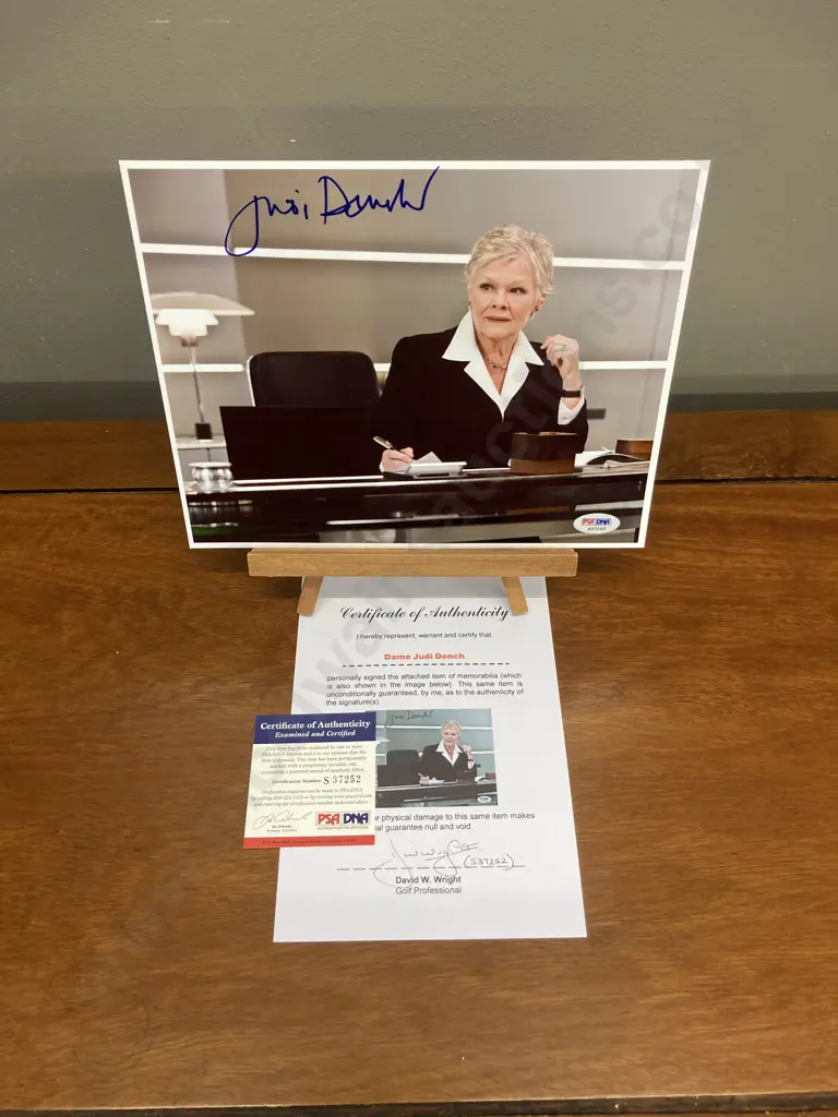 Judi Dench "M" James Bond Signed 20 x 25cm Colour Photo With Authentication PSA/DNA S37252 Image 1++